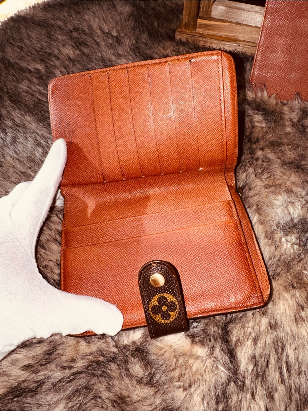 Louis Vuitton Monogram Canvas
Porte
Papier passport wallet ID holder 1999 - Picture 7 of 17